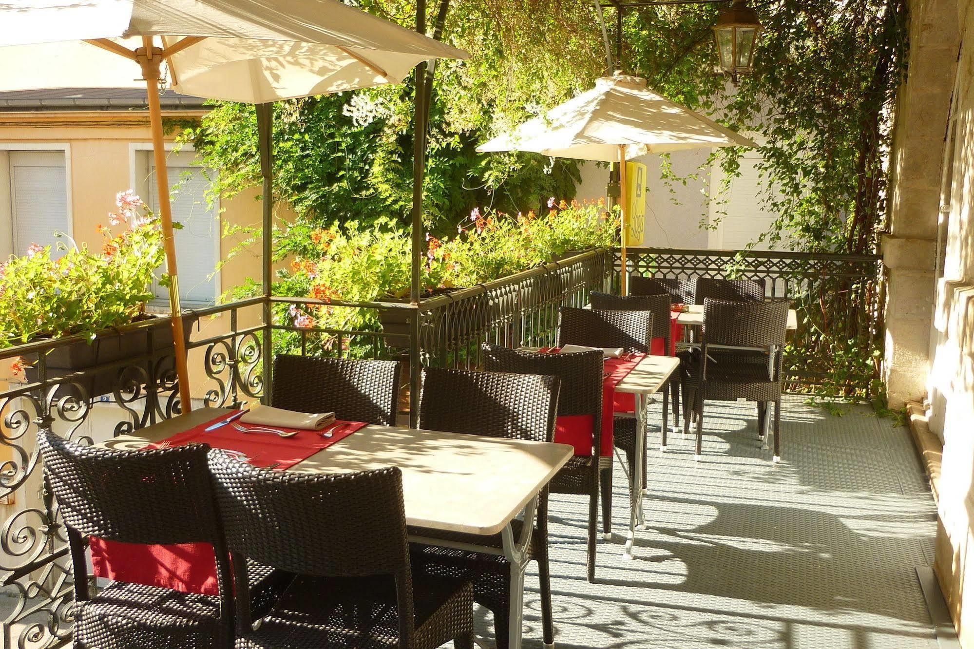Logis Hotel Des Deux Forts Salins-les-Bains Exterior photo