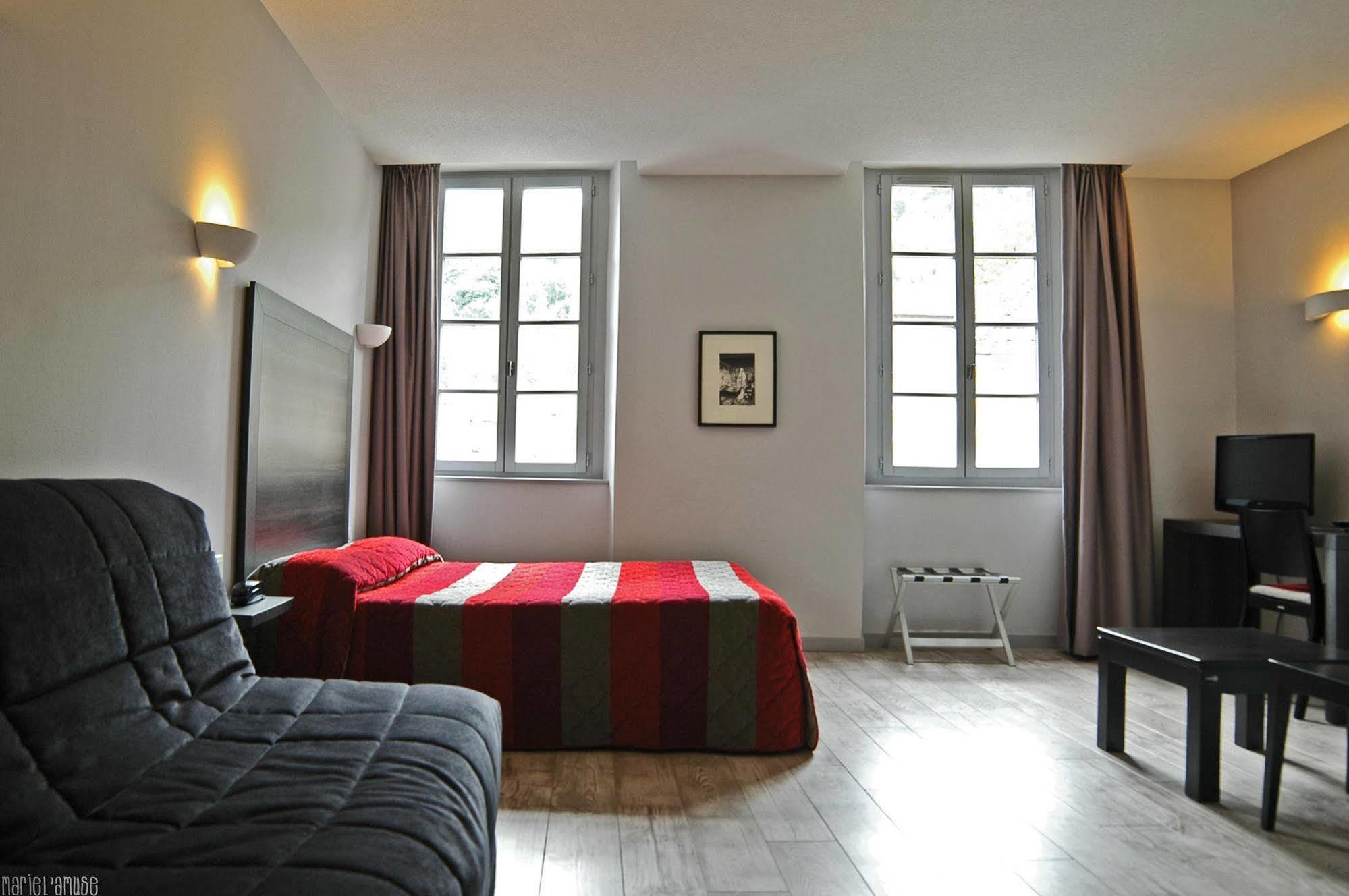 Logis Hotel Des Deux Forts Salins-les-Bains Exterior photo