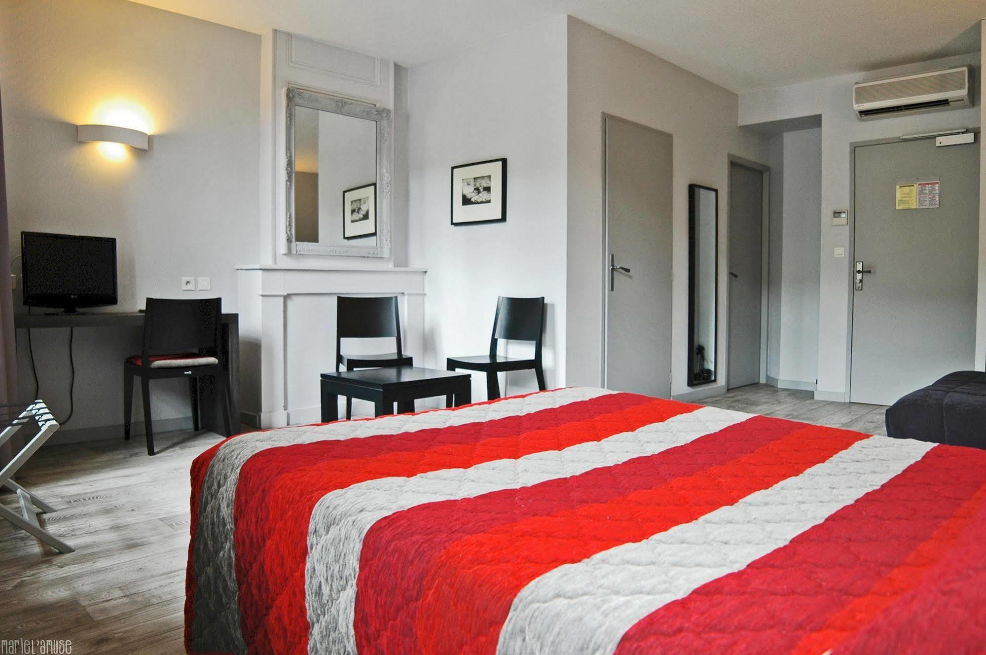 Logis Hotel Des Deux Forts Salins-les-Bains Exterior photo